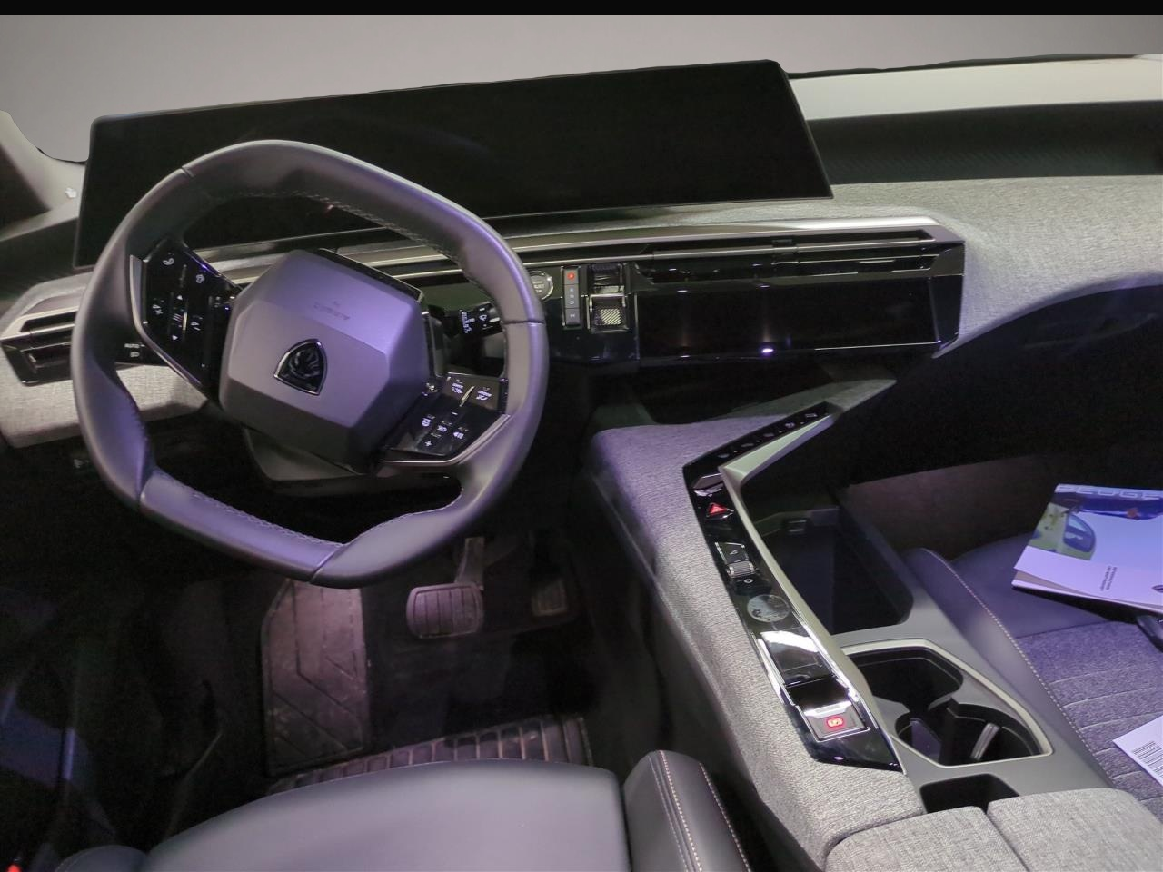 Fotografie des Peugeot 3008 Hybrid Allure AT Shz Navi Kamera 360