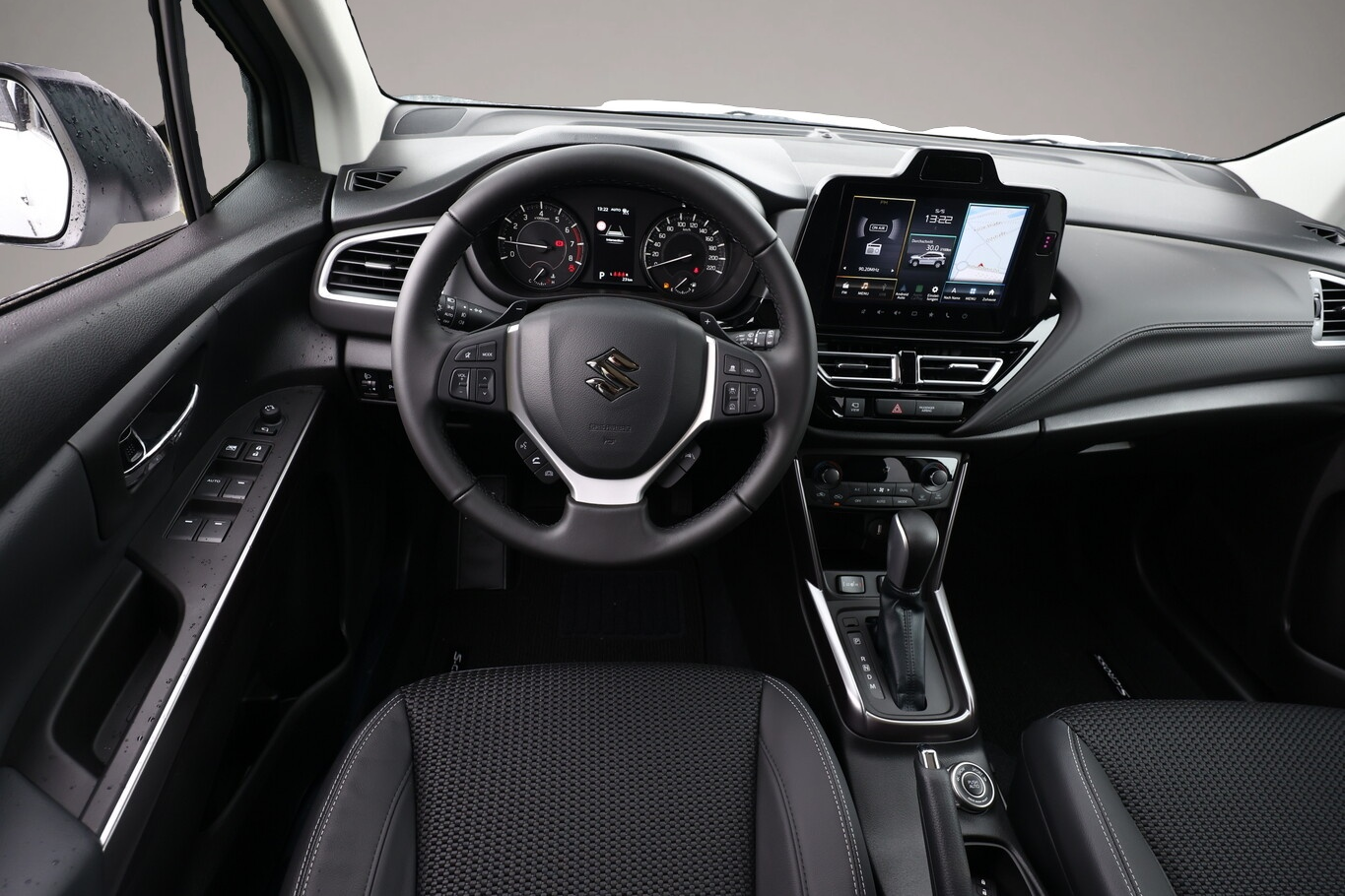 Bild 6 Suzuki Across S-Cross 1.4 MHEV 4WD Aut Comfort+ Pano 360° Lede