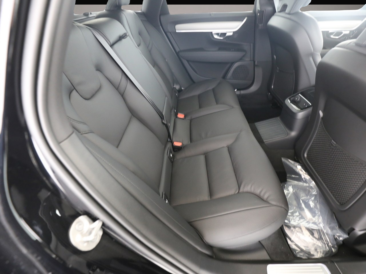 Bild 4 Volvo V90 Kombi Plus Dark Recharge Plug-In Hybrid AWD