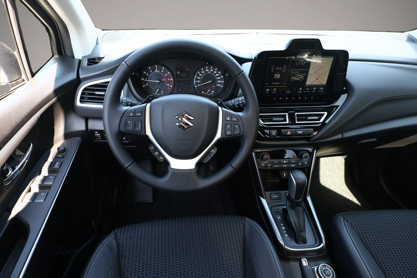 Bild 7 Suzuki Across S-Cross 1.4 MHEV 4WD Aut Comfort+ Pano 360° Lede
