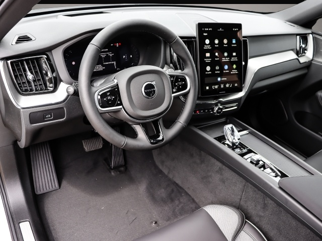 Bild 3 Volvo XC60 B5 Benzin AWD Plus Black Edition Lagom-Pake