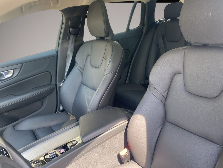Fotografie des Volvo V60 B4 B DKG Plus Dark Pano*Head-up