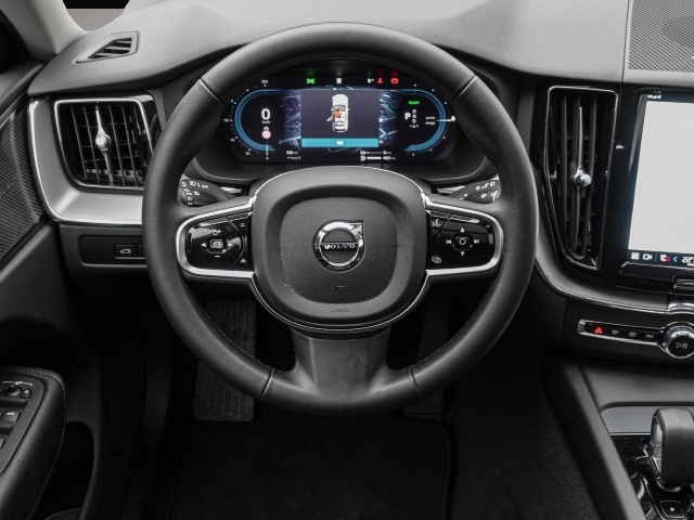 Fotografie des Volvo XC60 Plus Dark Recharge Plug-In Hybrid AWD T6 Tw