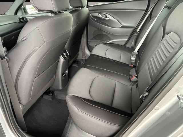 Fotografie 5 des Hyundai i30 Comfort Plus 1.0 TGDI DCT / Navi / Sitz + Lenkr.