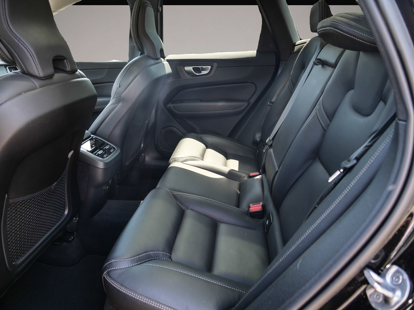 Bild 6 Volvo XC60 Ultimate Dark AWD HUD StandHZG AHK Digitale