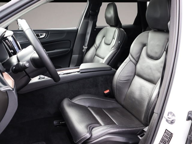 Bild 6 Volvo XC60 B5 Benzin Ultimate Dark AWD AHK Memory Sitz