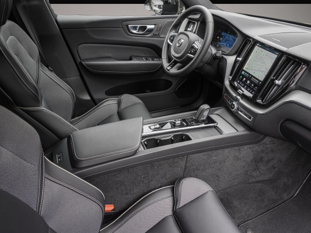 Bild 3 Volvo XC60 R Design 2WD B4 Benzin EU6d Navi Digitales