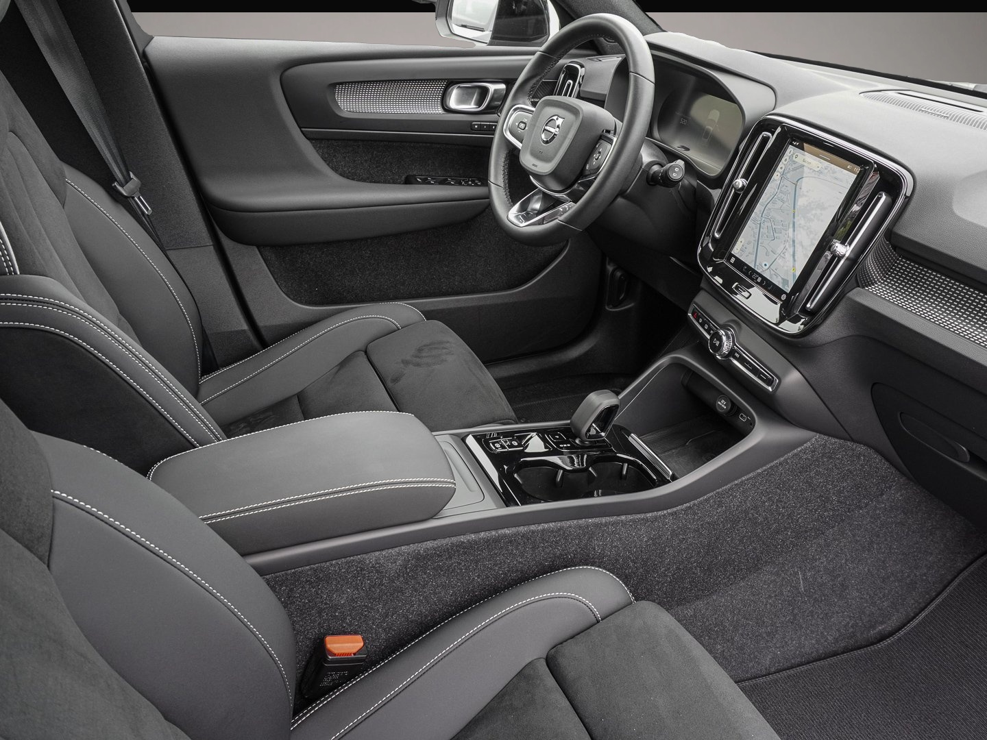Bild 6 Volvo XC40 B3 2WD Plus Dark Harman Kardon Pano 360Grad