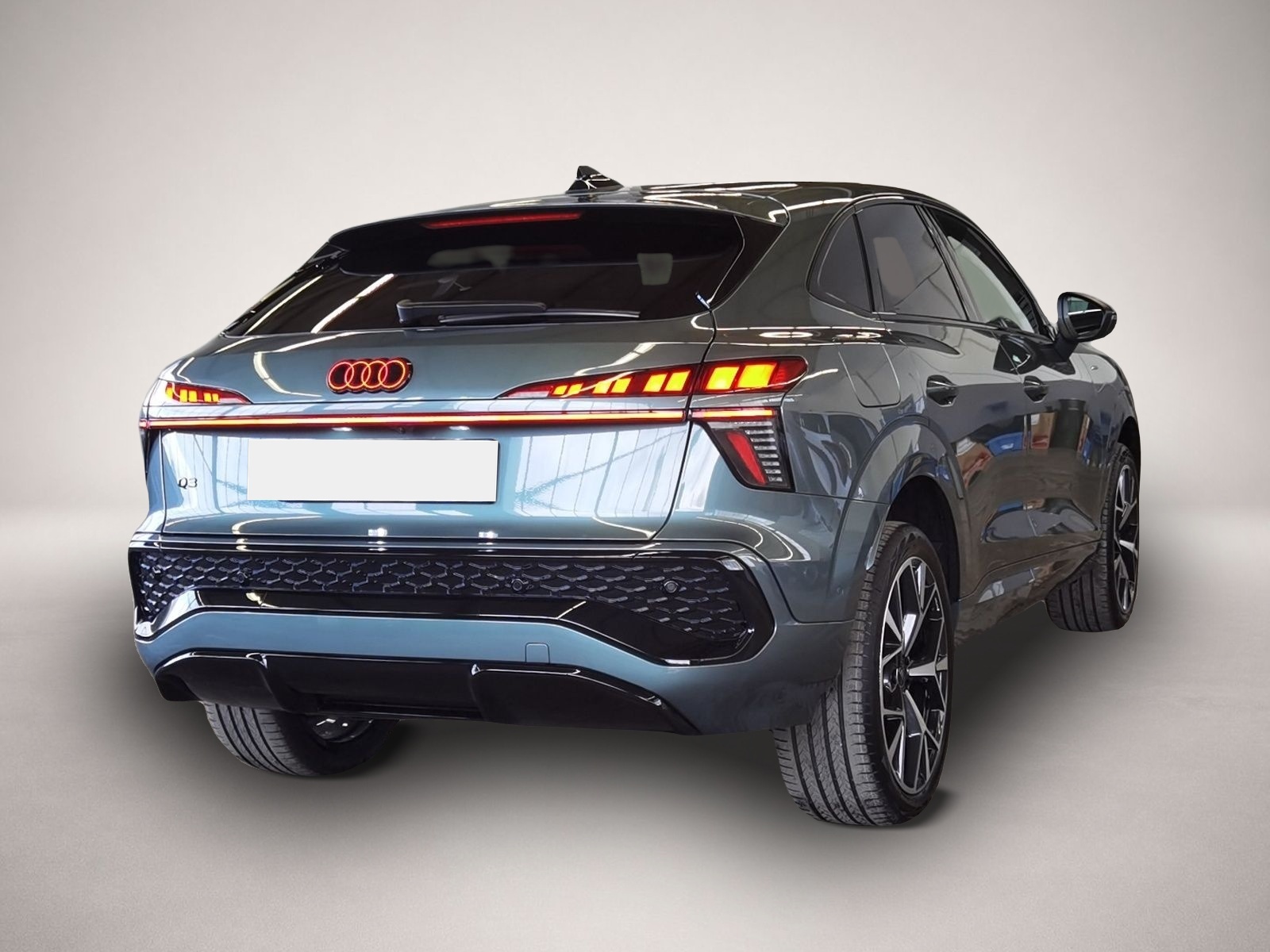 Bild 5 Audi Q3 Sportback e-hybrid S tronic MATRIX PANO AHK