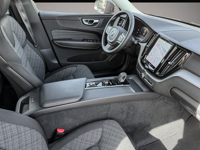 Fotografie 3 des Volvo XC60 Core 2WD B4 Diesel EU6d AHK Digitales Cockp