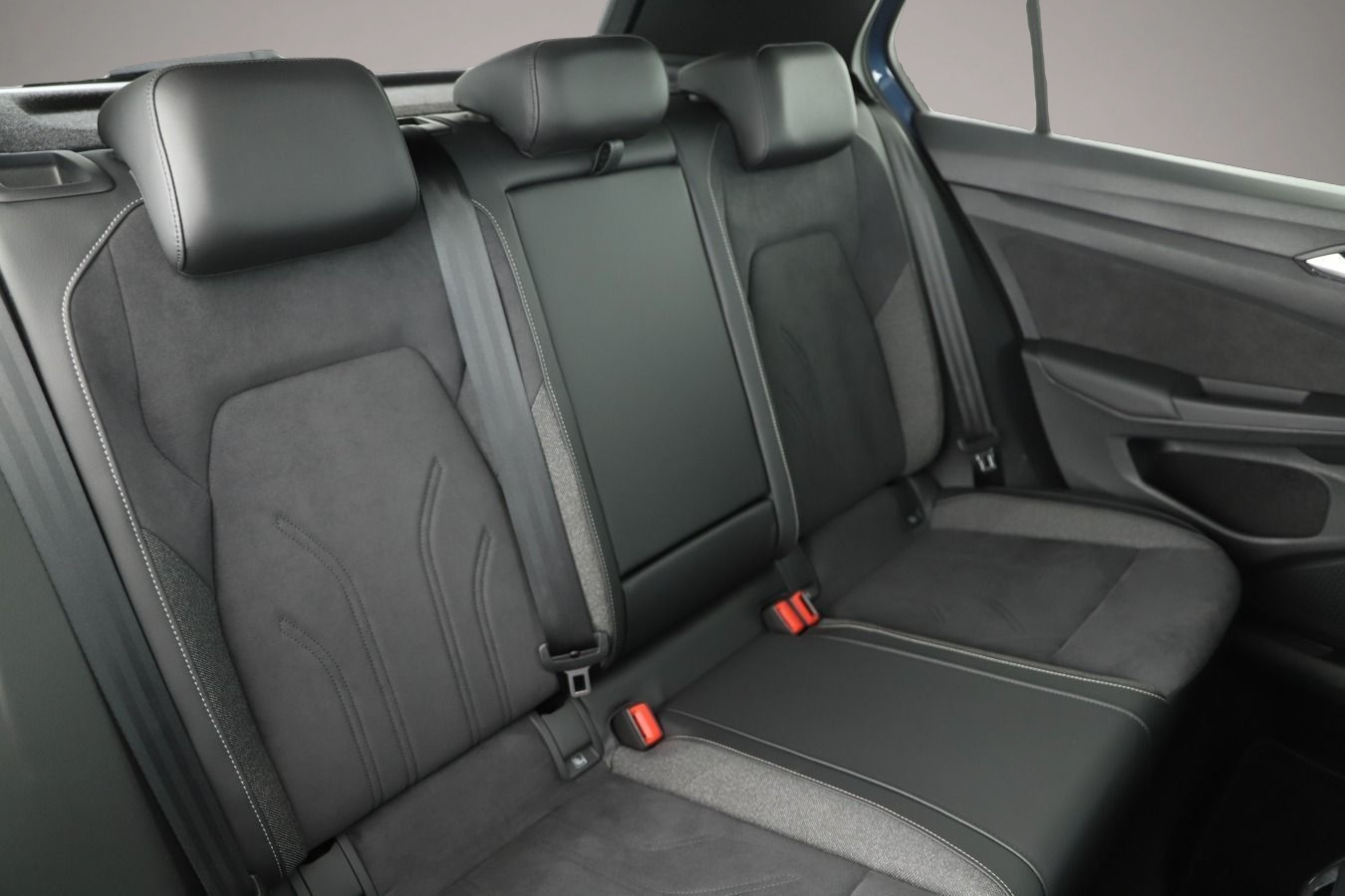 Bild 5 Volkswagen Golf 8 VIII 1.5 eTSI DSG Edition 50 IQ.Light/ACC