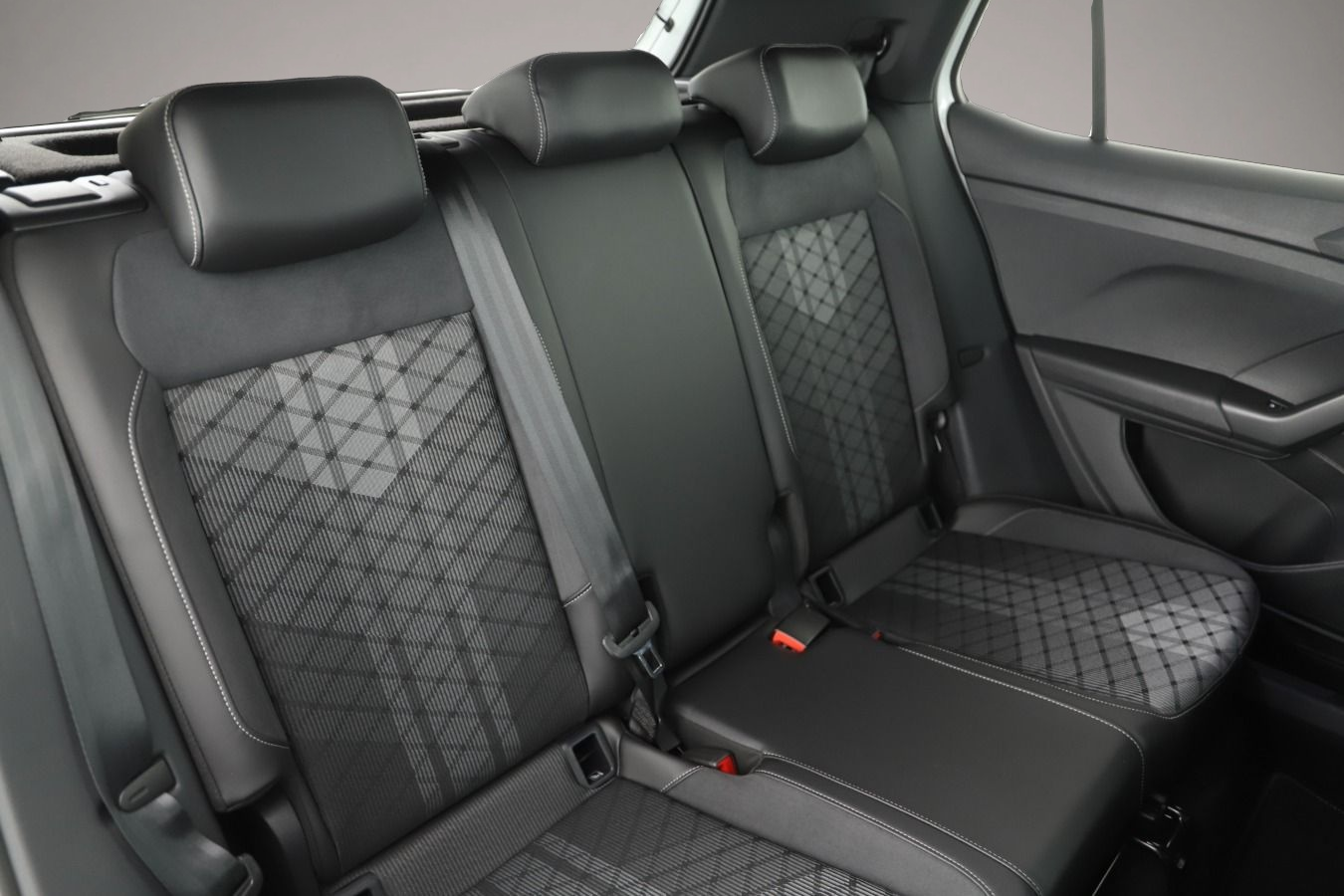Bild 5 Volkswagen T-Cross 1.5 TSI DSG R-Line IQ.Light/ACC/Kamera/A