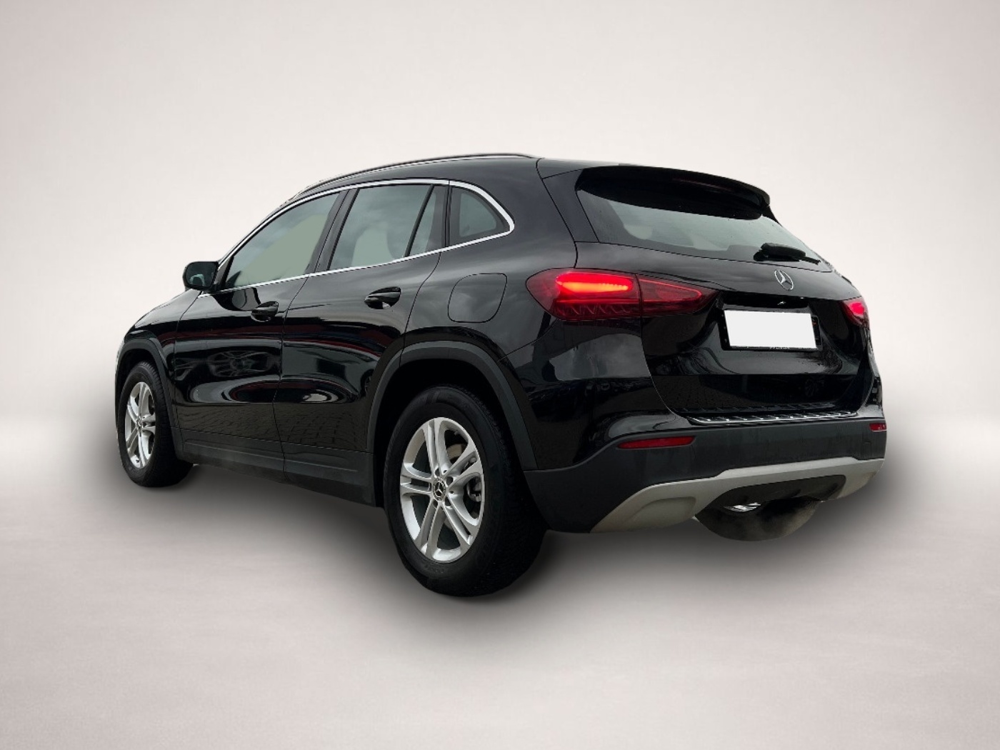 Bild 2 Mercedes-Benz GLA 180 *LED Navi Kamera Sitzh. DAB Leder*