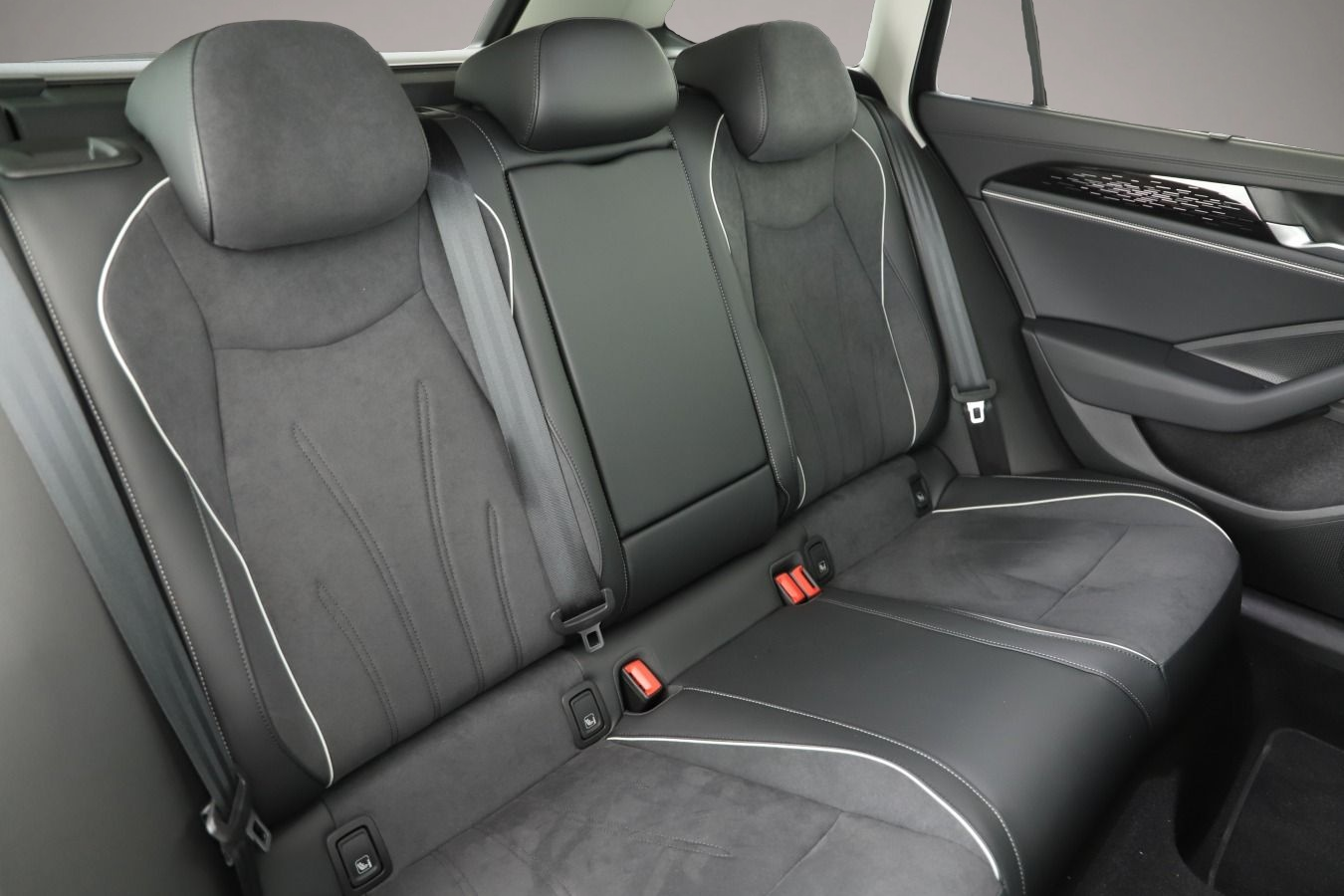 Bild 5 Volkswagen Passat Variant 1.5 eHybrid DSG Elegance IQ.Light