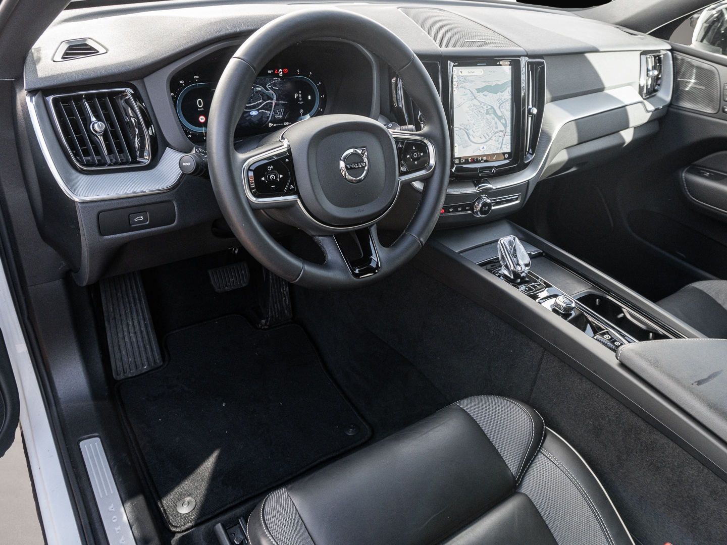 Bild 7 Volvo XC60 Plus Dark 2WD Leder Digitales Cockpit Memor