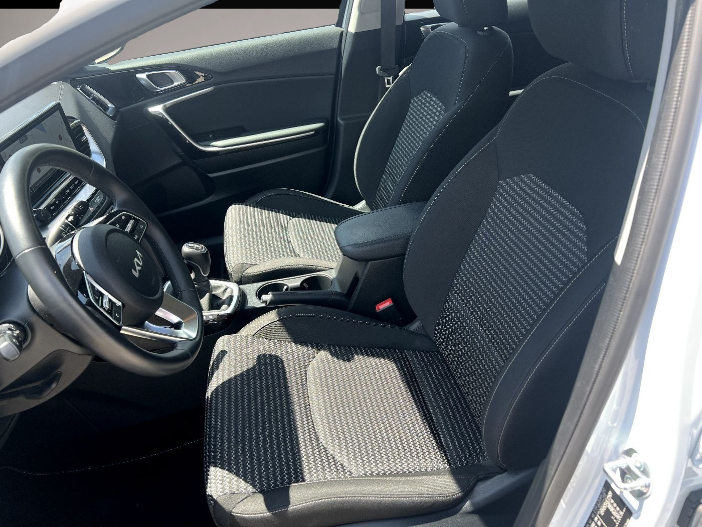 Bild 7 Kia cee'd / ceed 1.4 Vision *Navi Sitzh. Kamera DAB Alu*