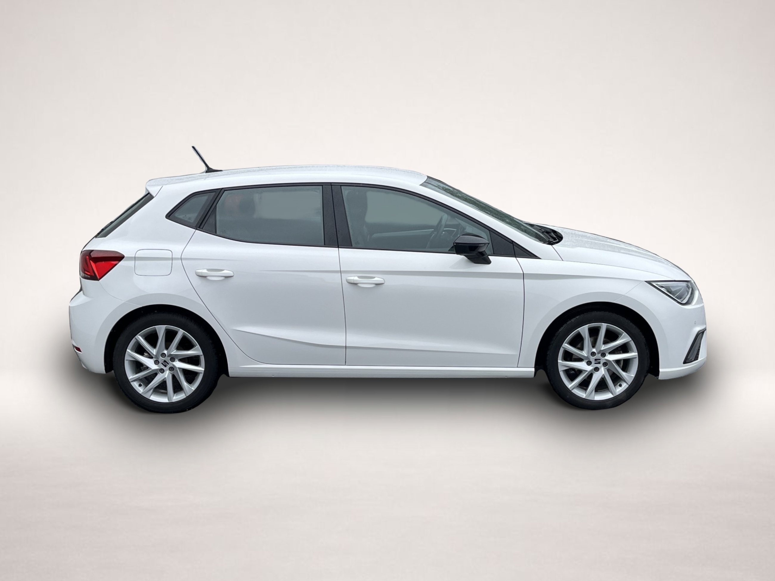 Fotografie 4 des Seat Ibiza 1.0 TSI FR Navi RFK LED SHZ DAB DigCockpit