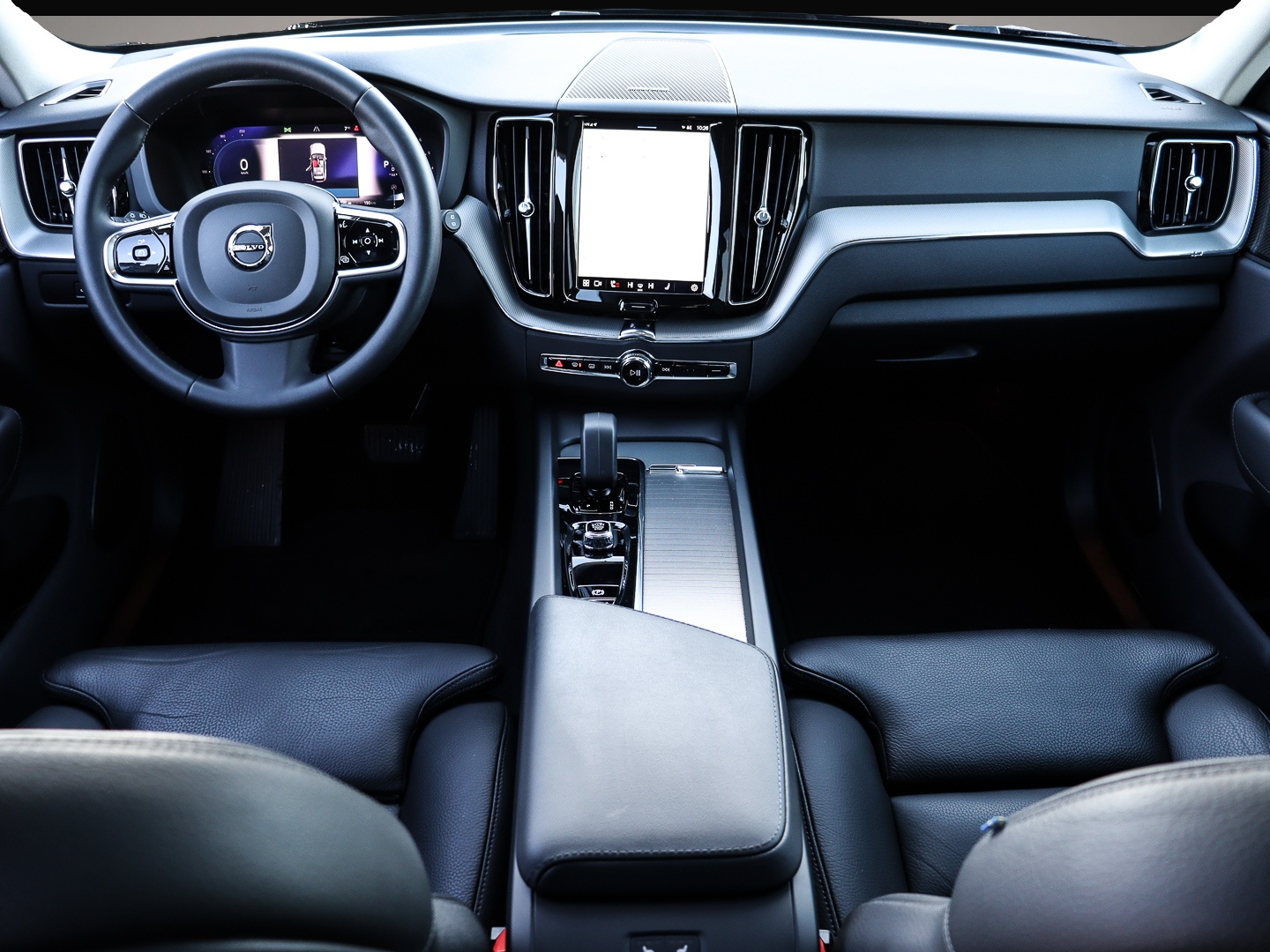 Bild 4 Volvo XC60 Plus Dark 2WD StandHZG El. Panodach Digital