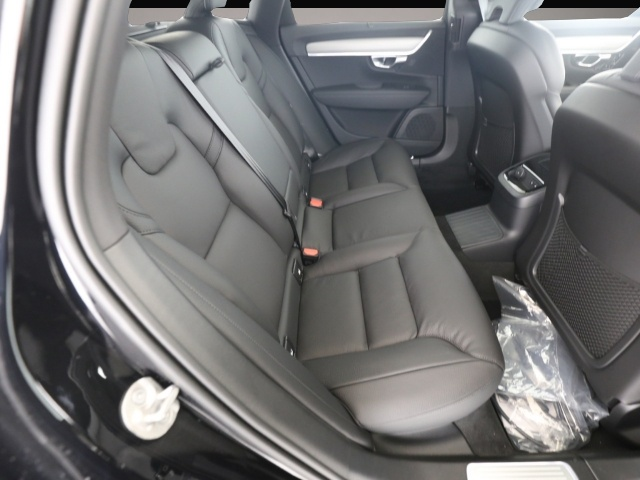 Bild 4 Volvo V90 Kombi Plus Dark Recharge Plug-In Hybrid AWD