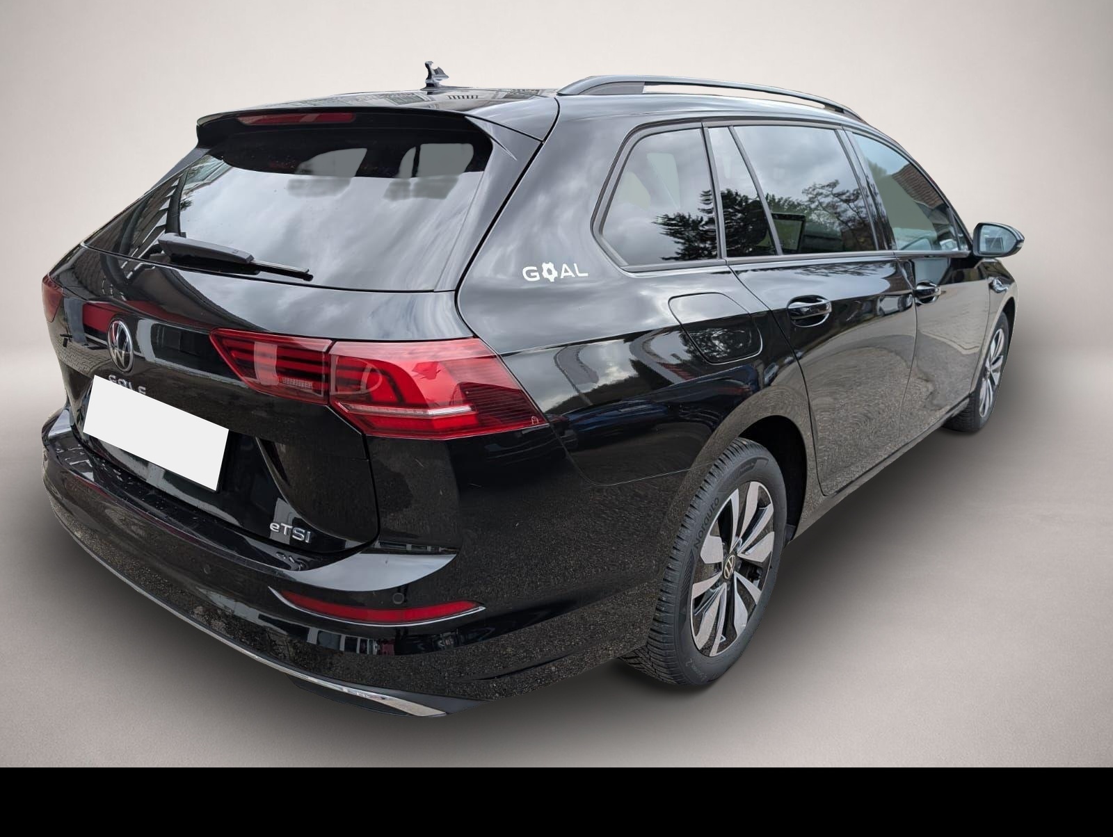 Fotografie des Volkswagen Golf 1.5 eTSI Variant Goal Navi Totwinkel Kamera