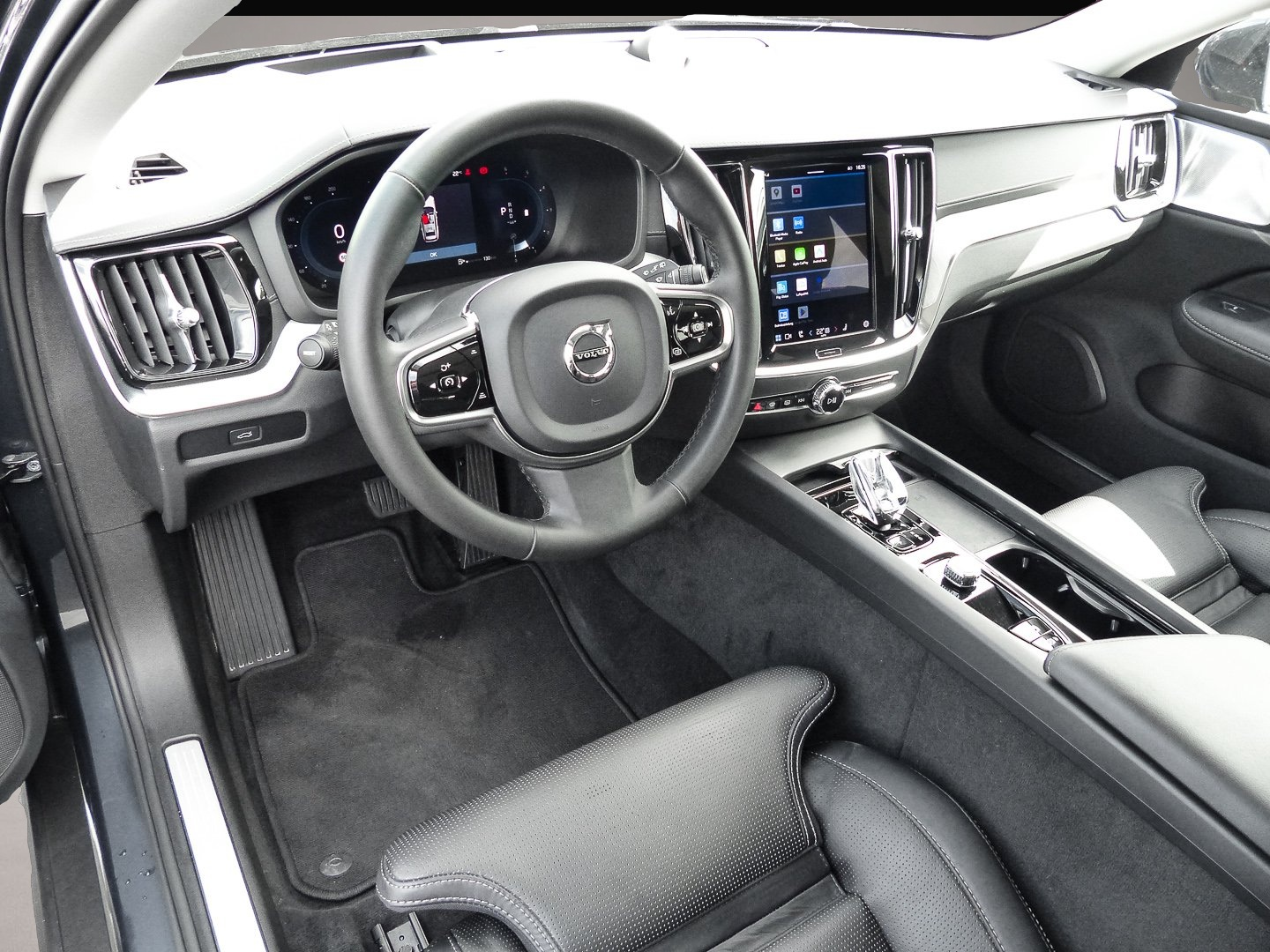 Bild 6 Volvo V60 Cross Country B4 AWD Ultimate Pano Head UP 3