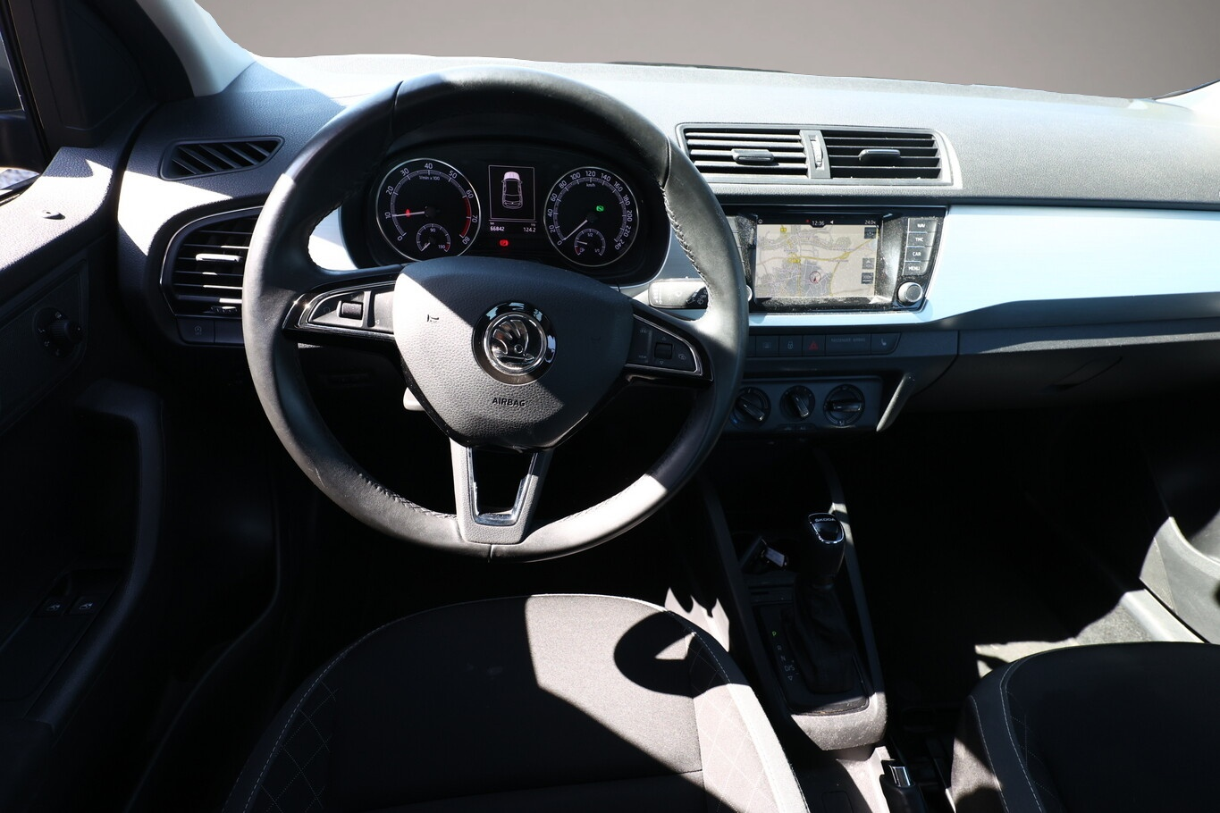 Bild 4 Skoda Fabia 1.0 TSI 110 DSG Ambition Nav PDC SHZ