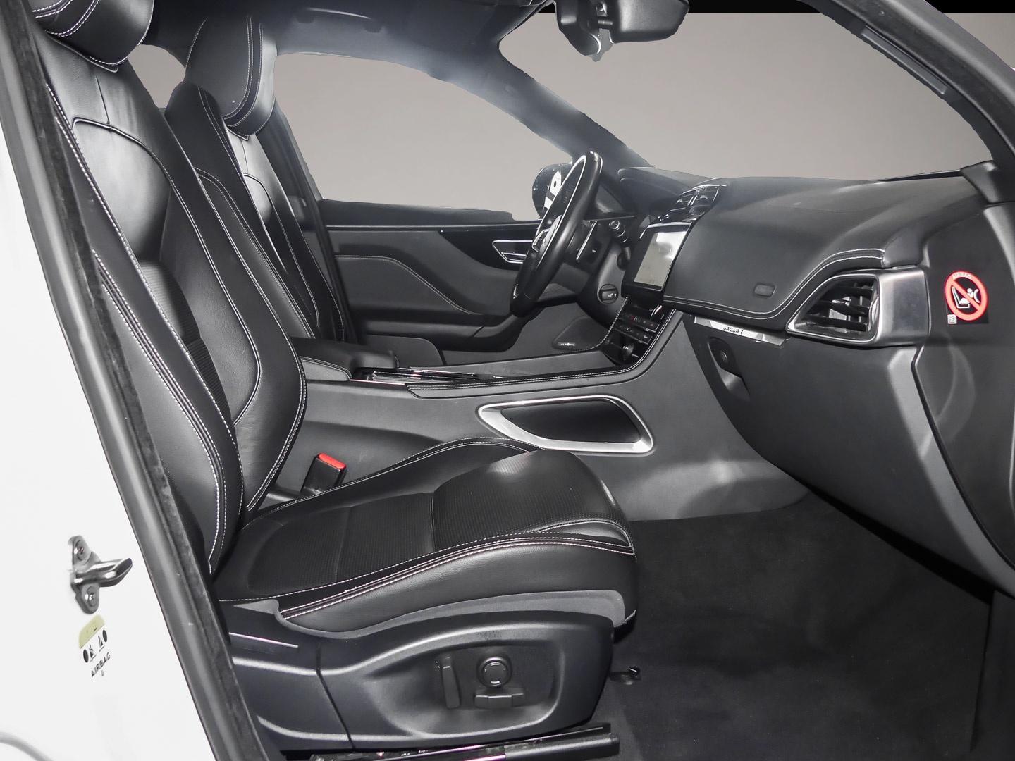 Bild 3 Jaguar F-Pace R-Sport AWD 30t EU6d-T Allrad AHK-el. kla