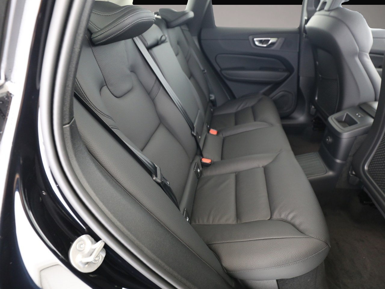 Bild 4 Volvo XC60 Plus Dark Recharge Plug-In Hybrid AWD T8 Tw