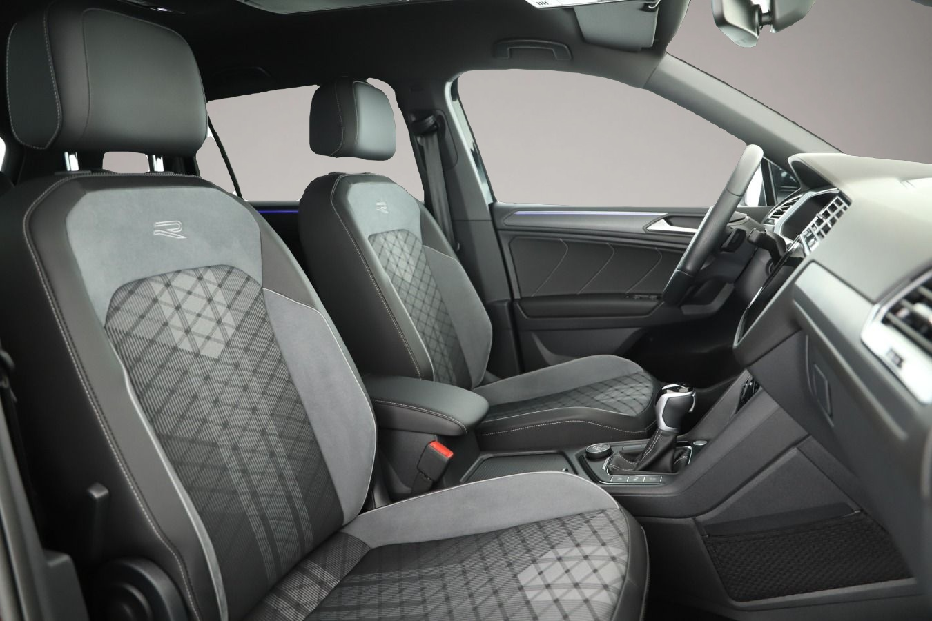 Fotografie des Volkswagen Tiguan Allspace 2.0 TDI 4M DSG R line IQ.Light/A