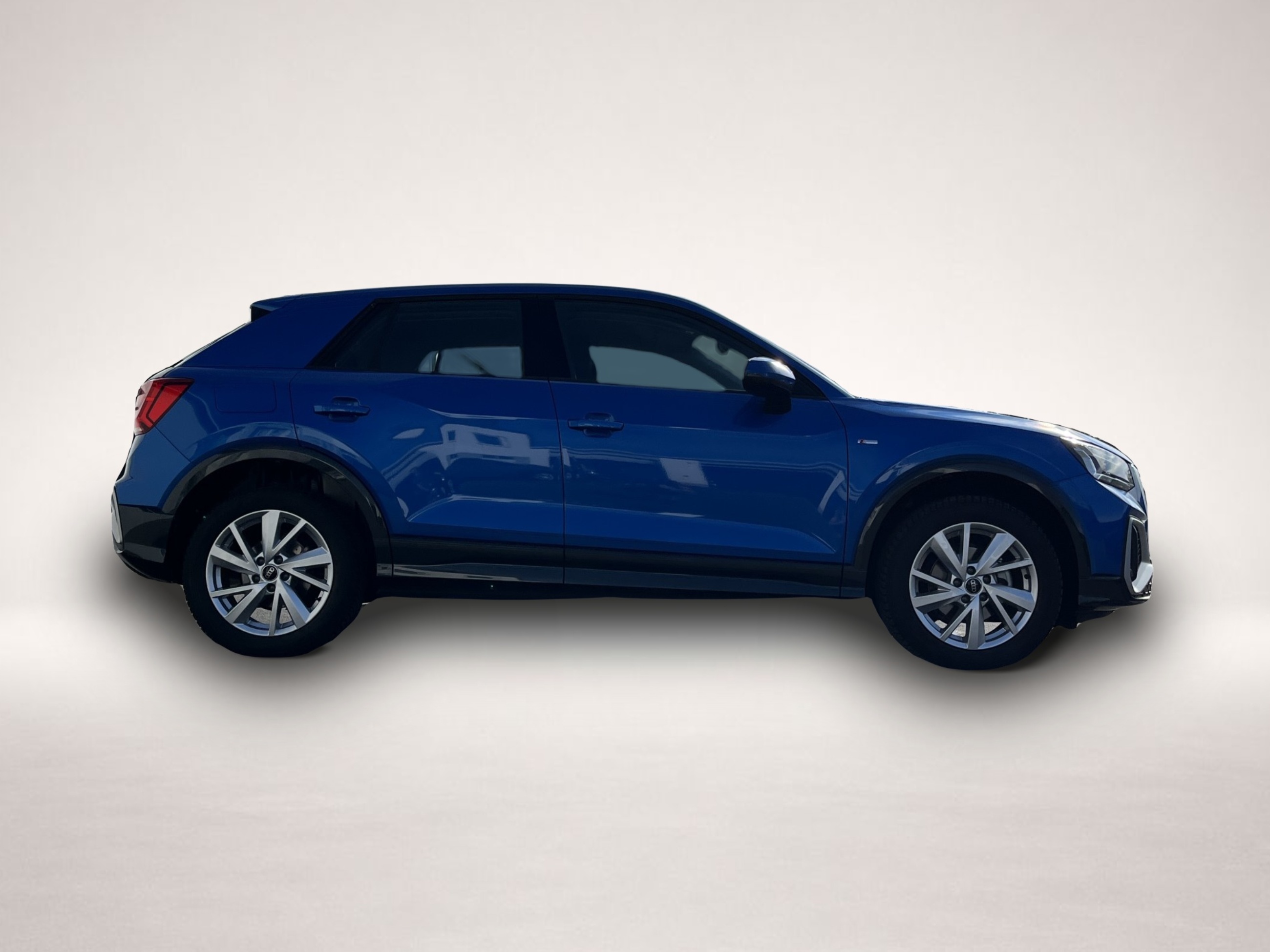 Bild 4 Audi Q2 35 1.5 TFSI S tronic S line Navi RFK el.Klapp