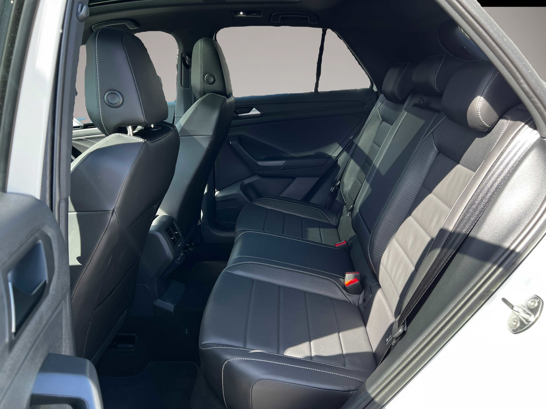 Bild 7 Volkswagen T-Roc 2.0 TDI SCR DSG R-Line AHK Pano IQ.Drive