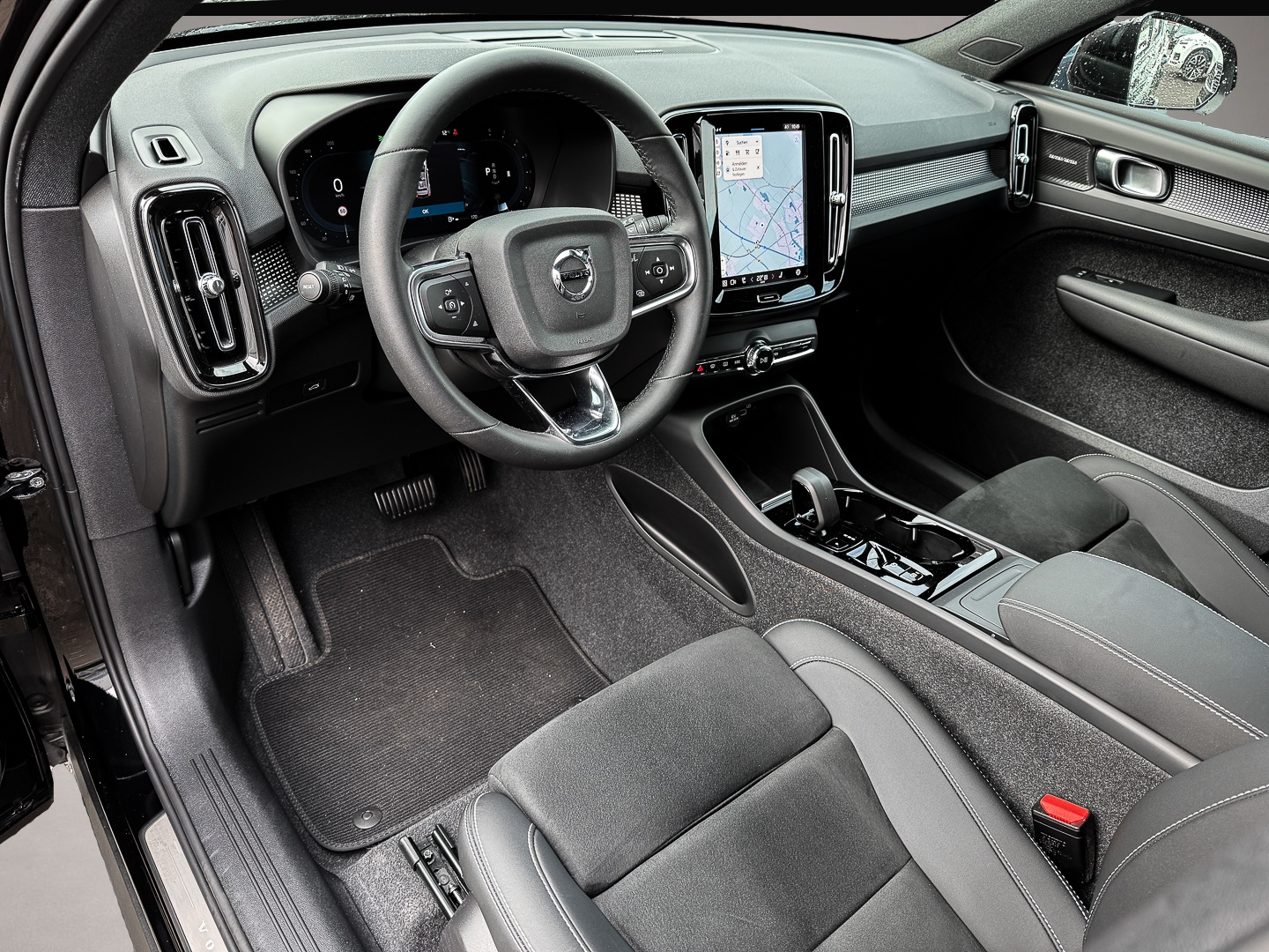 Bild 4 Volvo XC40 Ultimate Dark 2WD StandHZG Digitales Cockpi