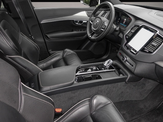 Fotografie 3 des Volvo XC90 Plus Dark AWD 7-Sitzer AD StandHZG AHK Digi