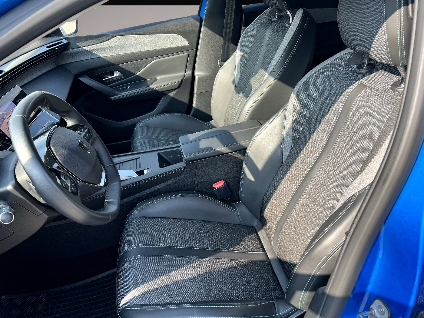 Bild 7 Peugeot 308 1.2 PureTech 130 Allure *LED Navi Leder DAB*