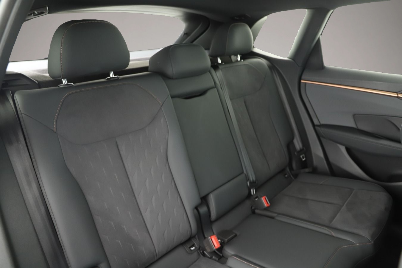 Fotografie 5 des Cupra Terramar 1.5 eTSI DSG LED/ACC/HuD/360°/Navi