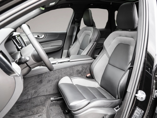 Bild 6 Volvo XC60 Plus Dark Recharge Plug-In Hybrid AWD T8 Tw