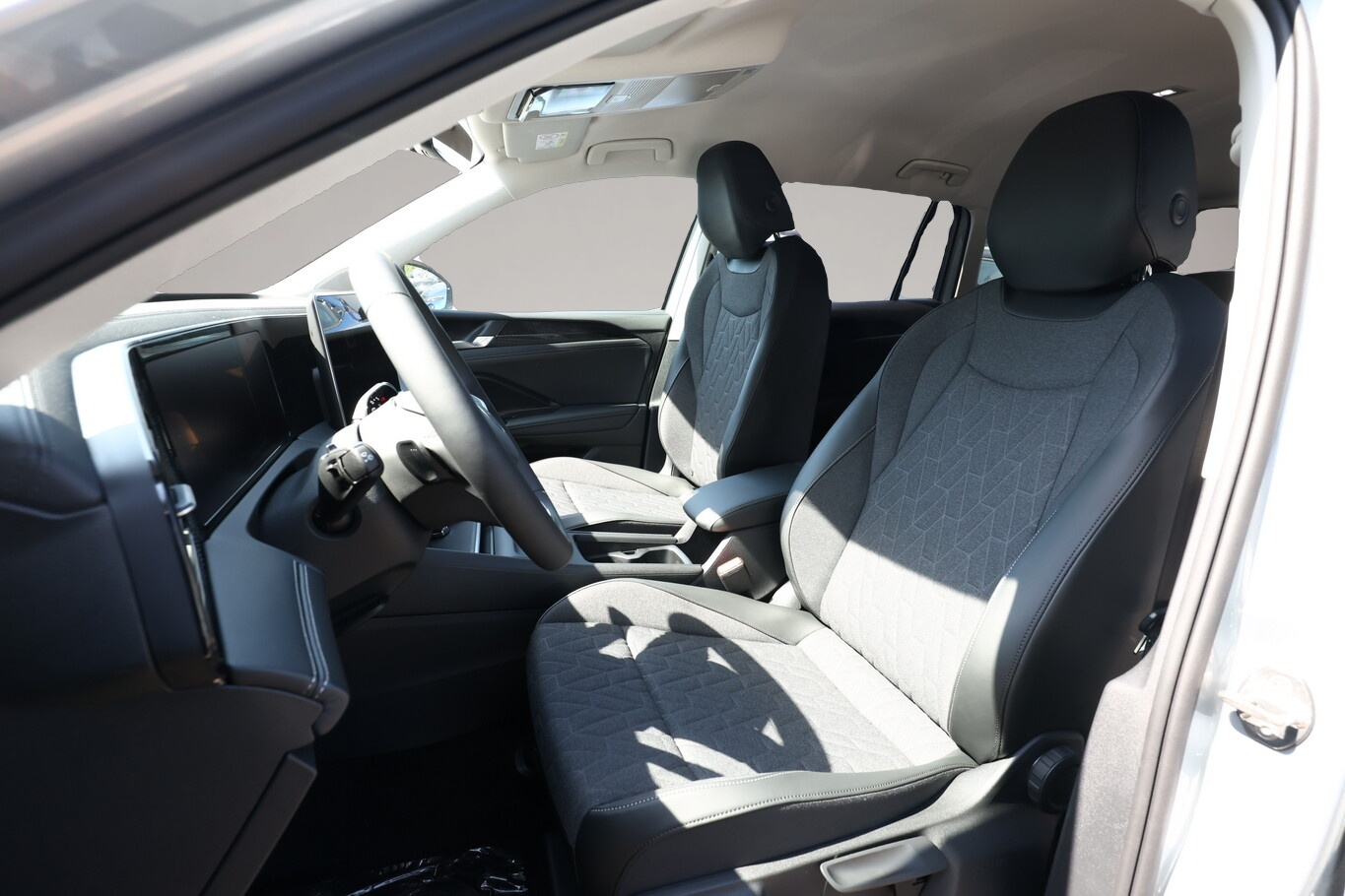 Bild 5 Volkswagen Tiguan DSG LED+ IQ.DRIVE SHZ 5JGar. Keyl 17Z ACC