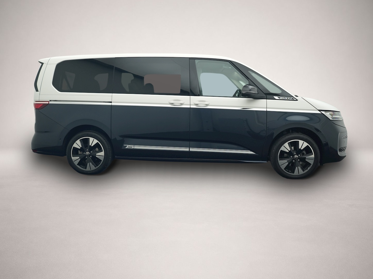 Fotografie des Volkswagen T7 Multivan 75 Jahre BULLI 5-J-GAR ALU 19 AHK L