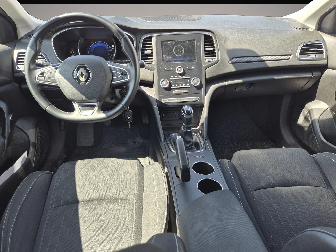 Bild 6 Renault Megane IV 1.3 TCe 140 Limited Nav SHZ PDC Kam