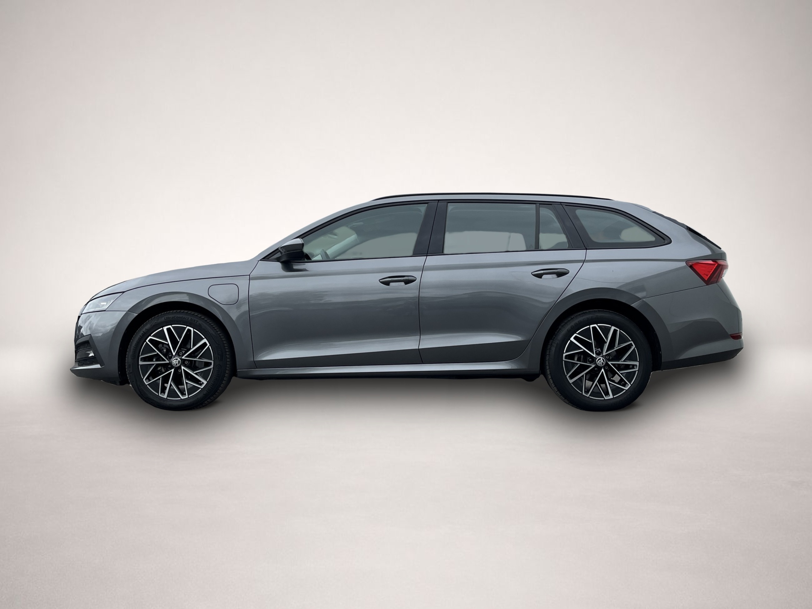 Fotografie Skoda Octavia Combi 1.4 TSI e-Hybrid Blackline 150¤ m.