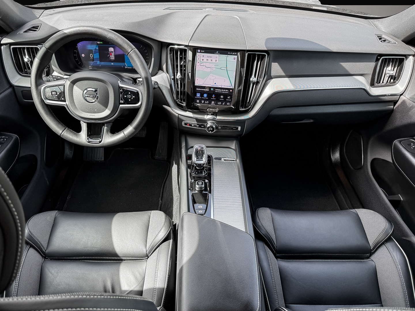 Bild 6 Volvo XC60 Plus Dark 2WD B4 Benzin EU6d Leder Digitale