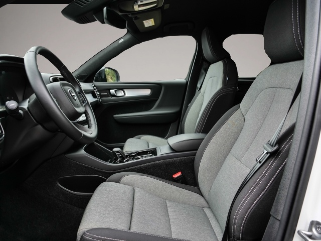 Bild 4 Volvo XC40 Plus Dark 2WD StandHZG Digitales Cockpit Me