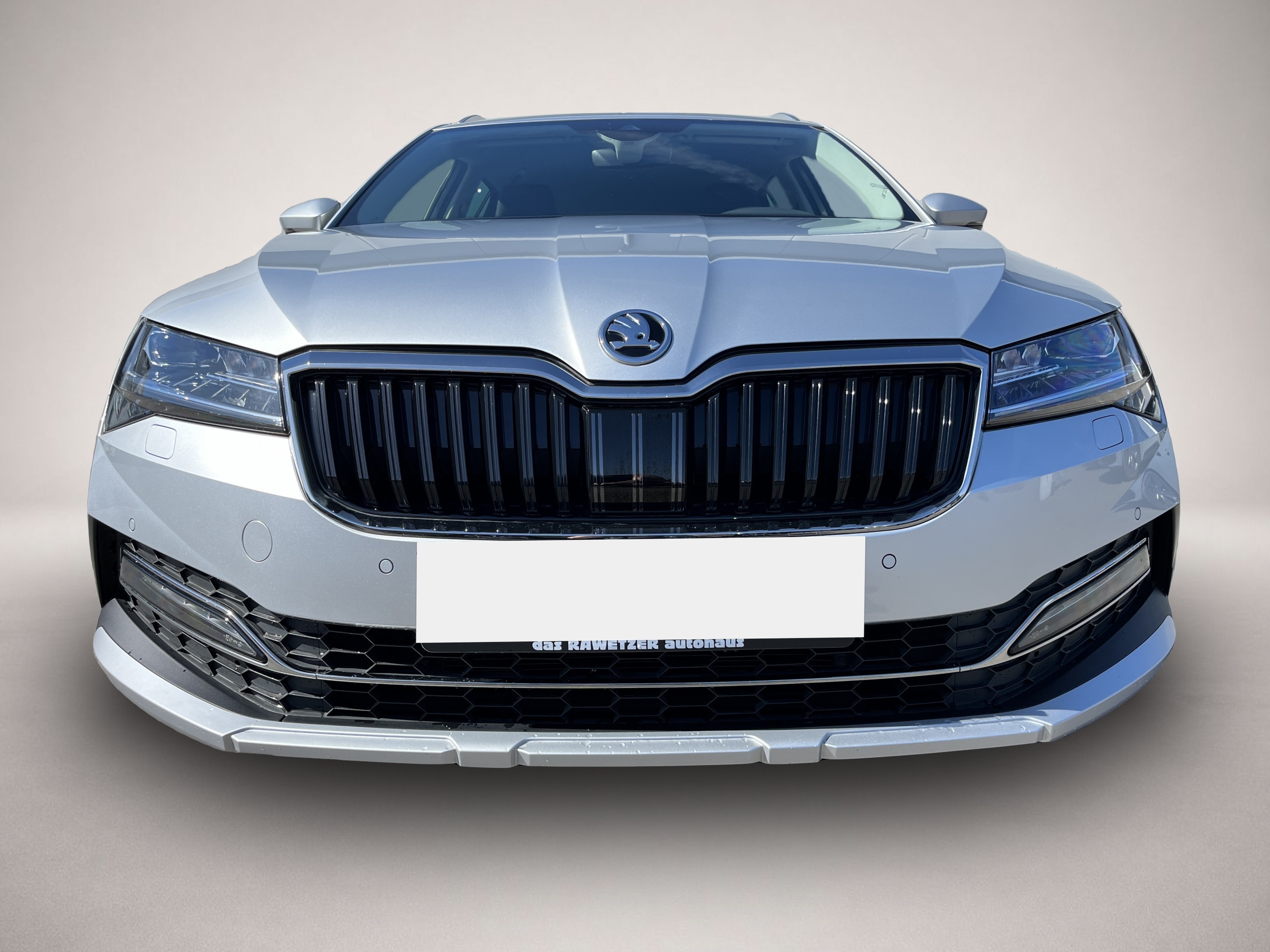 Bild 2 Skoda Superb Combi 2.0 TDI DSG Scout Navi PDC SHZ Klim
