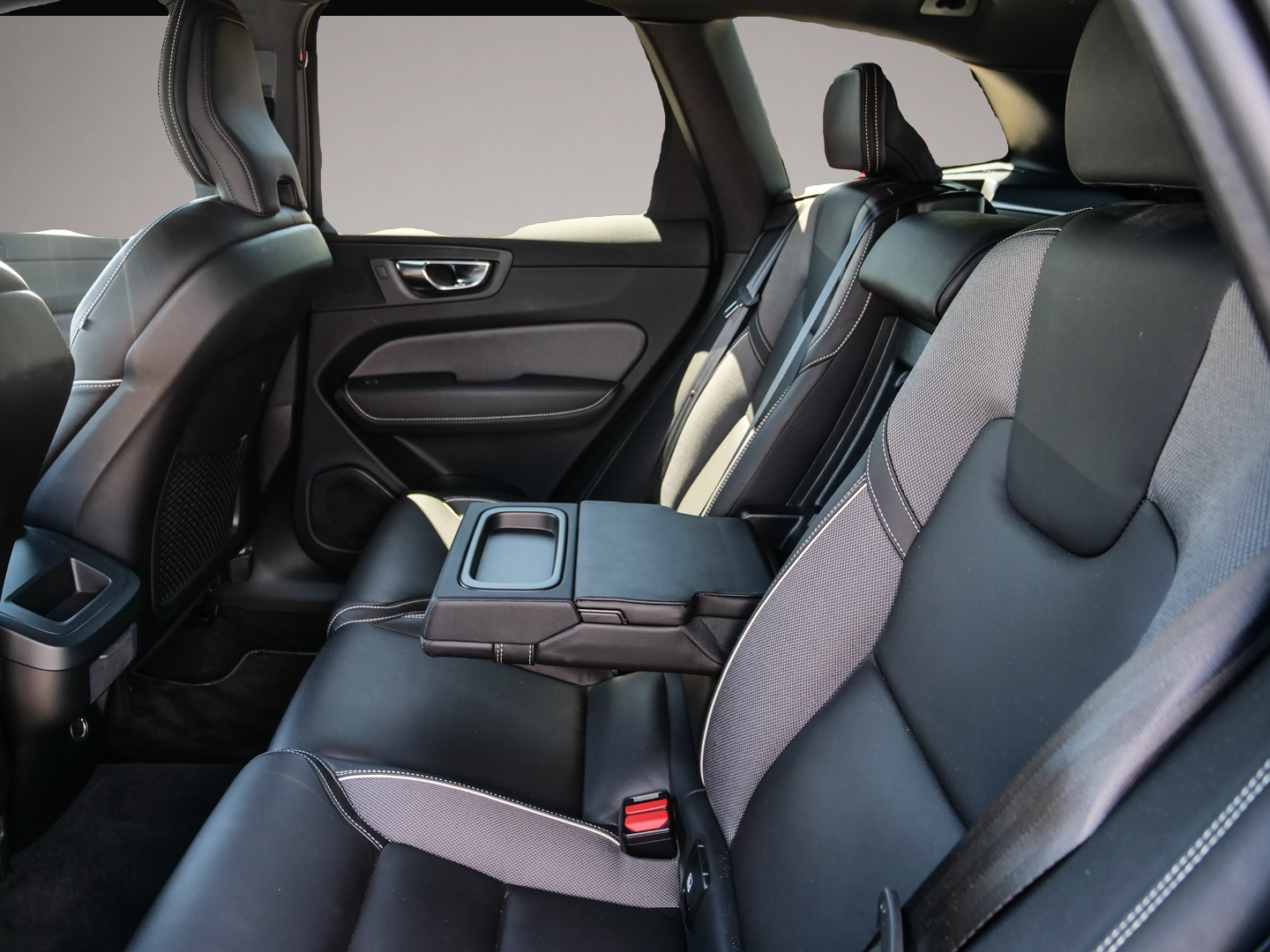 Bild 6 Volvo XC60 R-Design 2WD Navi Digitales Cockpit Memory
