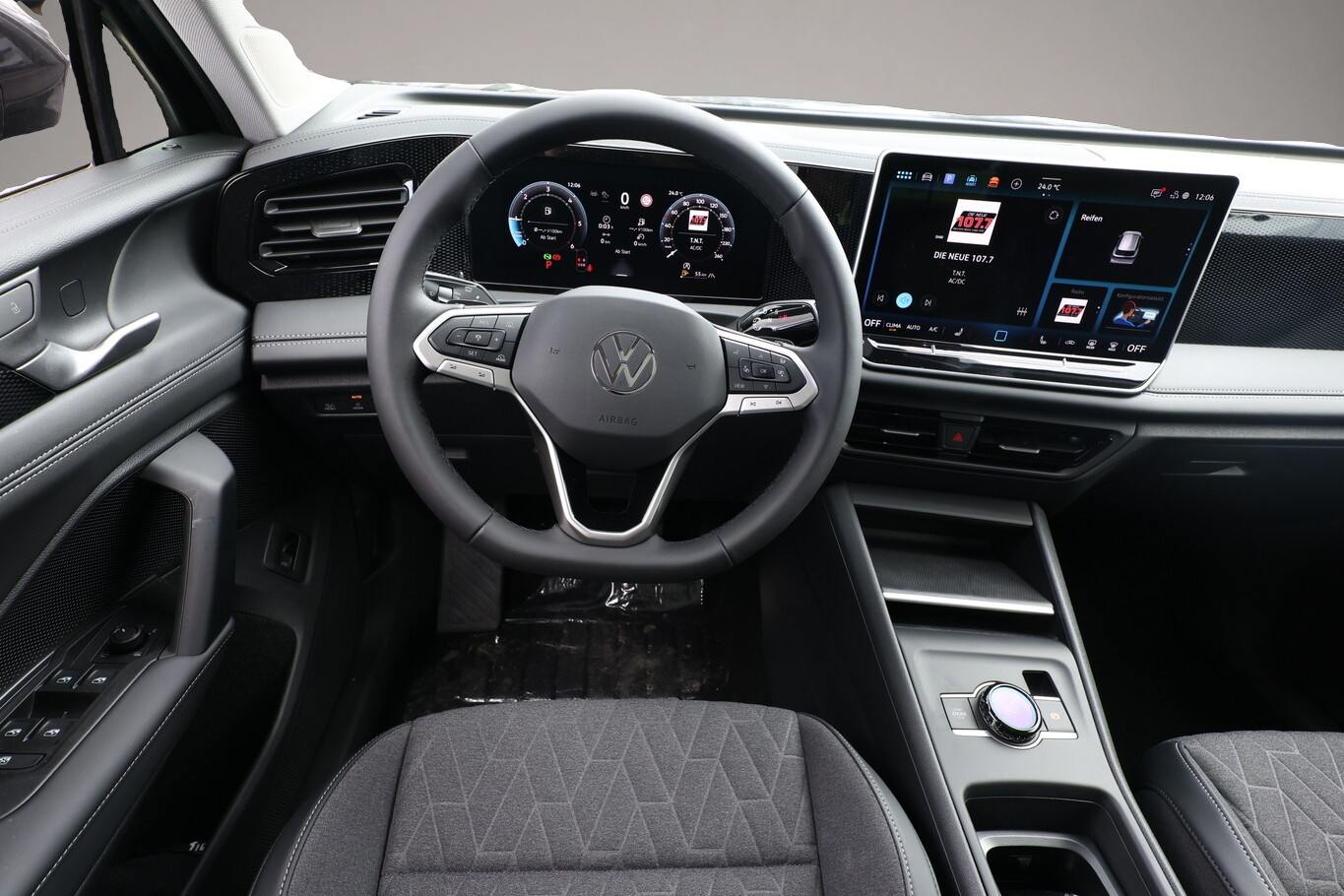 Bild 6 Volkswagen Tiguan DSG LED+ Pano 5JGar IQ.DRIVE LM18Z SHZ
