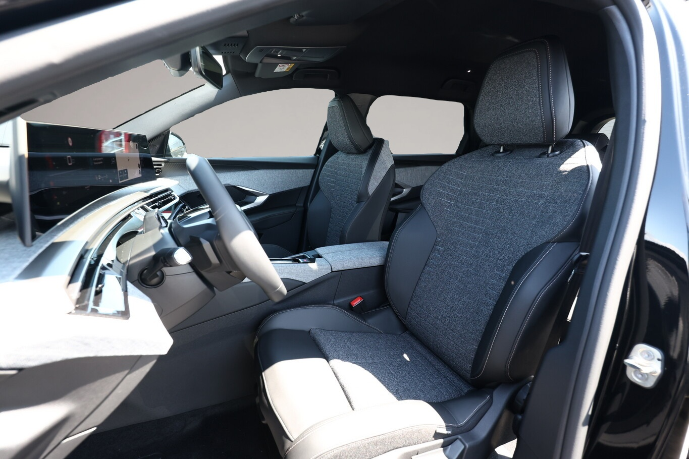 Bild 5 Peugeot 5008 Hybrid Allure 5-S SHZ 360° ACC 21