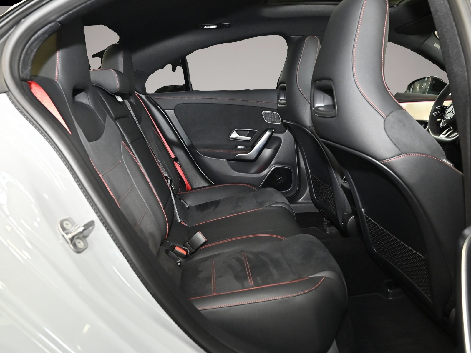 Bild 4 Mercedes-Benz CLA 45 AMG