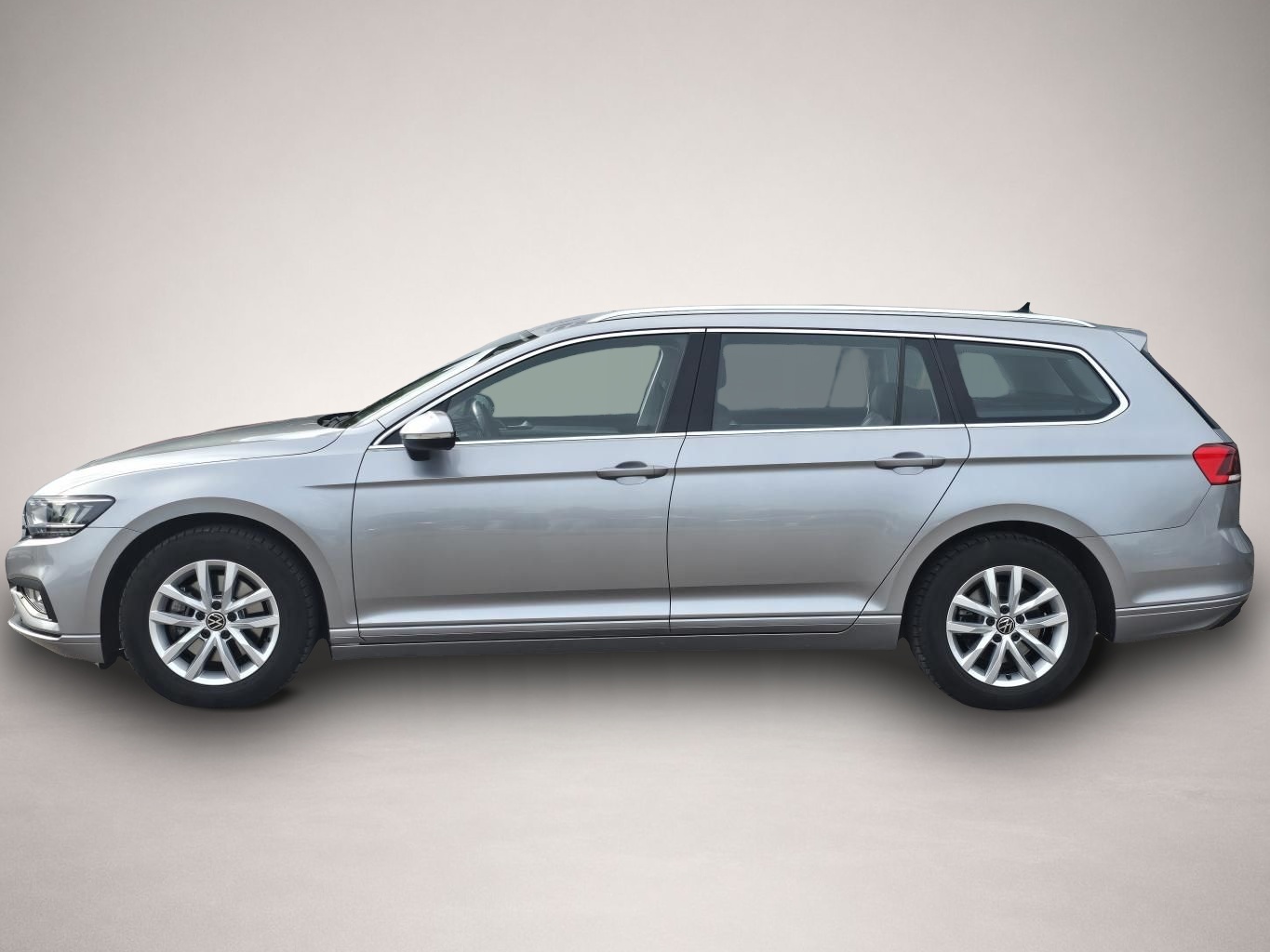 Fotografie 2 des Volkswagen Passat Variant 1.5 TSI DSG BUSINESS APP-CONNECT+