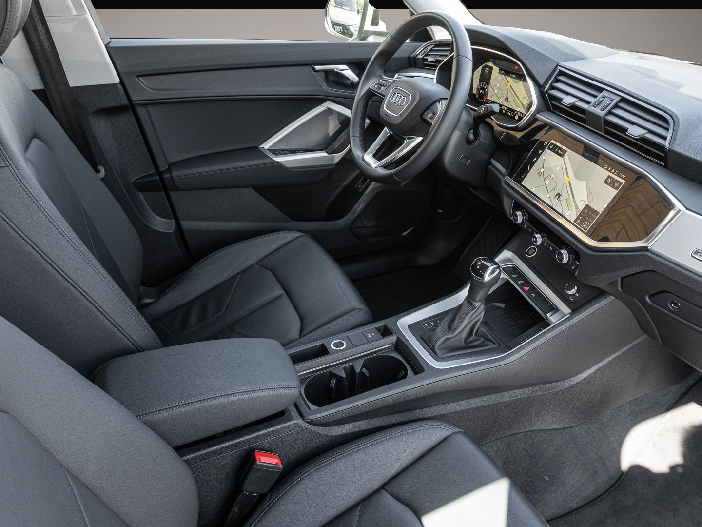 Bild 6 Audi Q3 SUV advanced 40 TFSI quattro S tronic Pano Vi