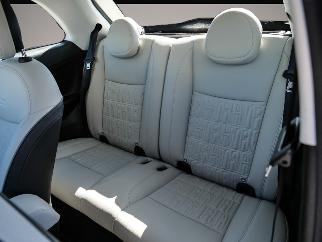 Bild 6 Fiat 500e La Prima by Bocelli Navi Leder LED Apple C